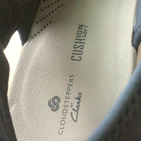 NWT cloudsteppers by Clark’s navy - Picture 7 of 9